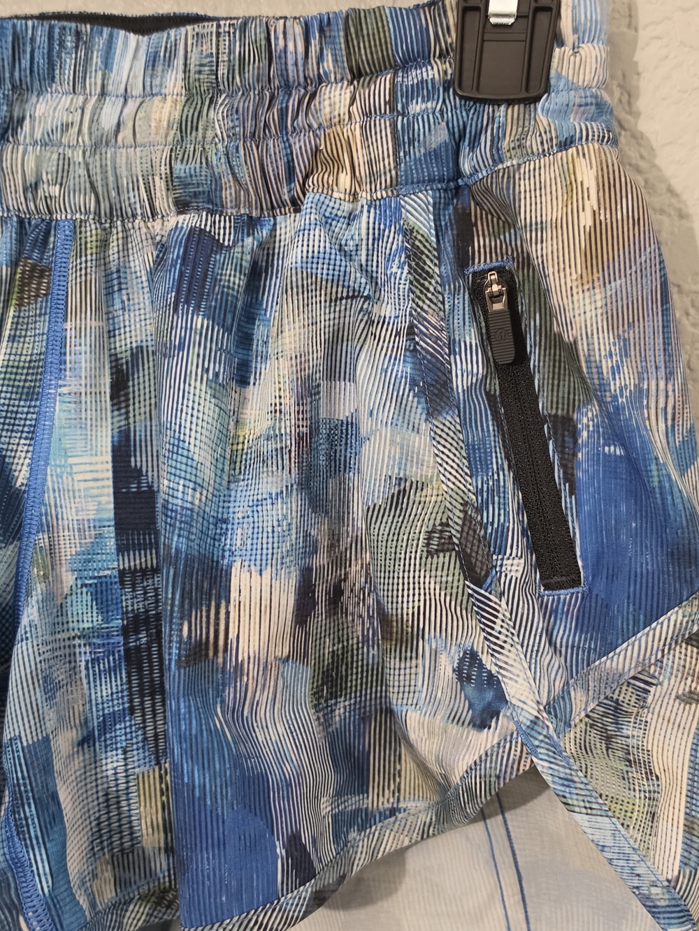 lululemon Tracker Shorts V Sun Dazed Multi Blue Athletic Shorts Womens 6 - Picture 3 of 8